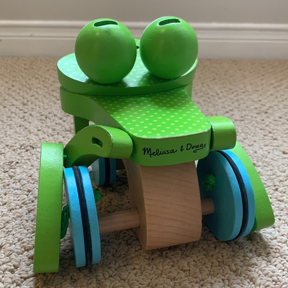 Melissa & Doug - First Play Frolicking Frog Wooden Pull Toy - Picture 4 of 5